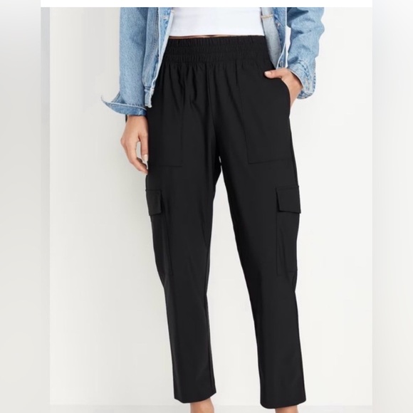 Old Navy Black Women's Joggers - Picture 3 of 15